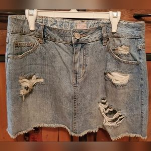 RIP CURL | Washed Blue Distressed Denim Mini Skirt in Size 9